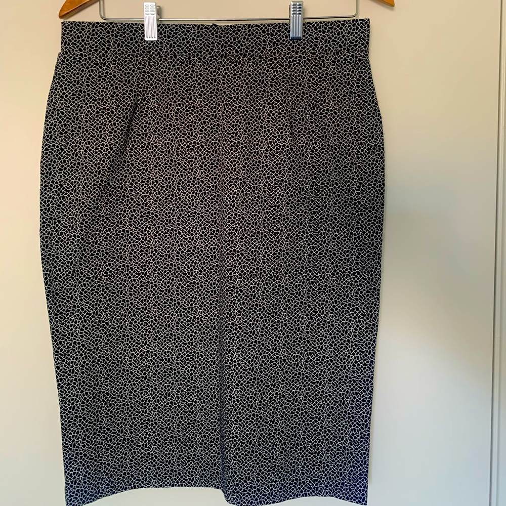 Stretch material skirt, size L